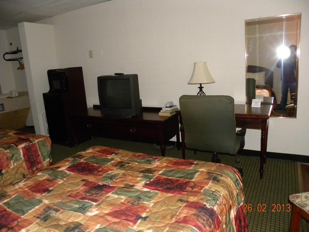 Guest Inn Rogers Exterior photo